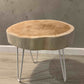 Kaffebord laget av treplate, 50/60 cm, med hvit stålben.